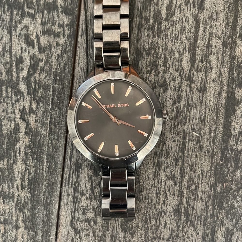 🌹M Kors Black Stainless Oversized Watch with rose gold and cubic zirconia face - Picture 4 of 5